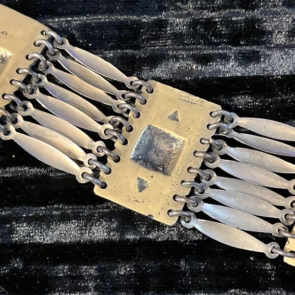 Vintage Alpaca Silver Mexico Mayan Articulated Repousse wide Link Bracelet  7.5” - Picture 8 of 10